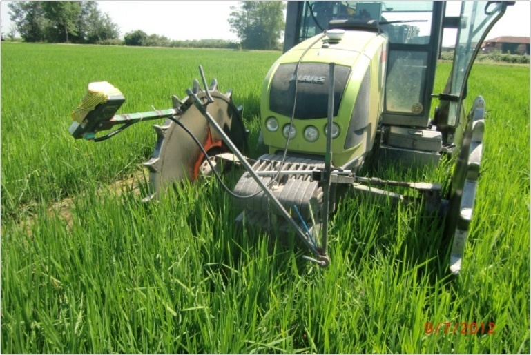 The articulated mechanic support of the vigor sensor, to compare the different responses at three inclinations, with best result when inclined 16° from the horizontal.